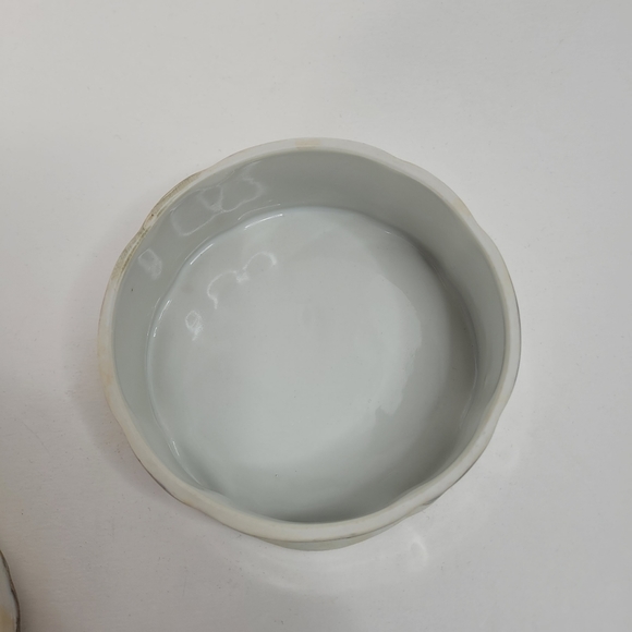 Vintage ceramic trinket box with pears - Picture 10 of 13